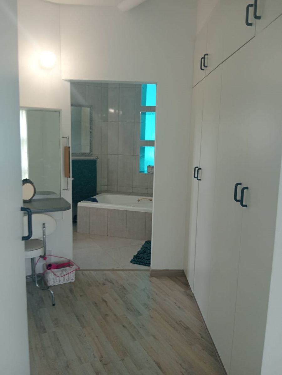 3 Bedroom Property for Sale in Wavecrest Eastern Cape